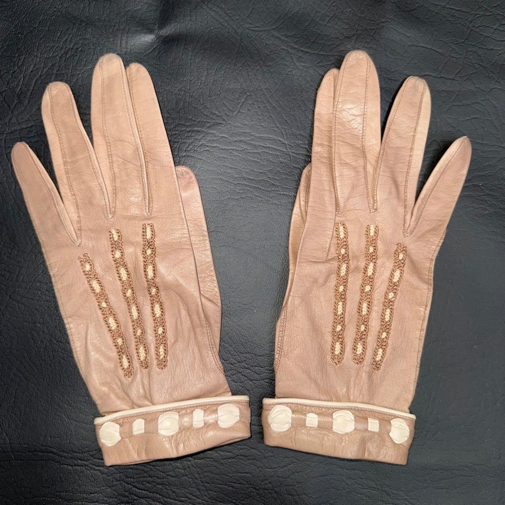 Vintage Chateau Tan Leather Gloves Made in France Embroidered Cream Trim